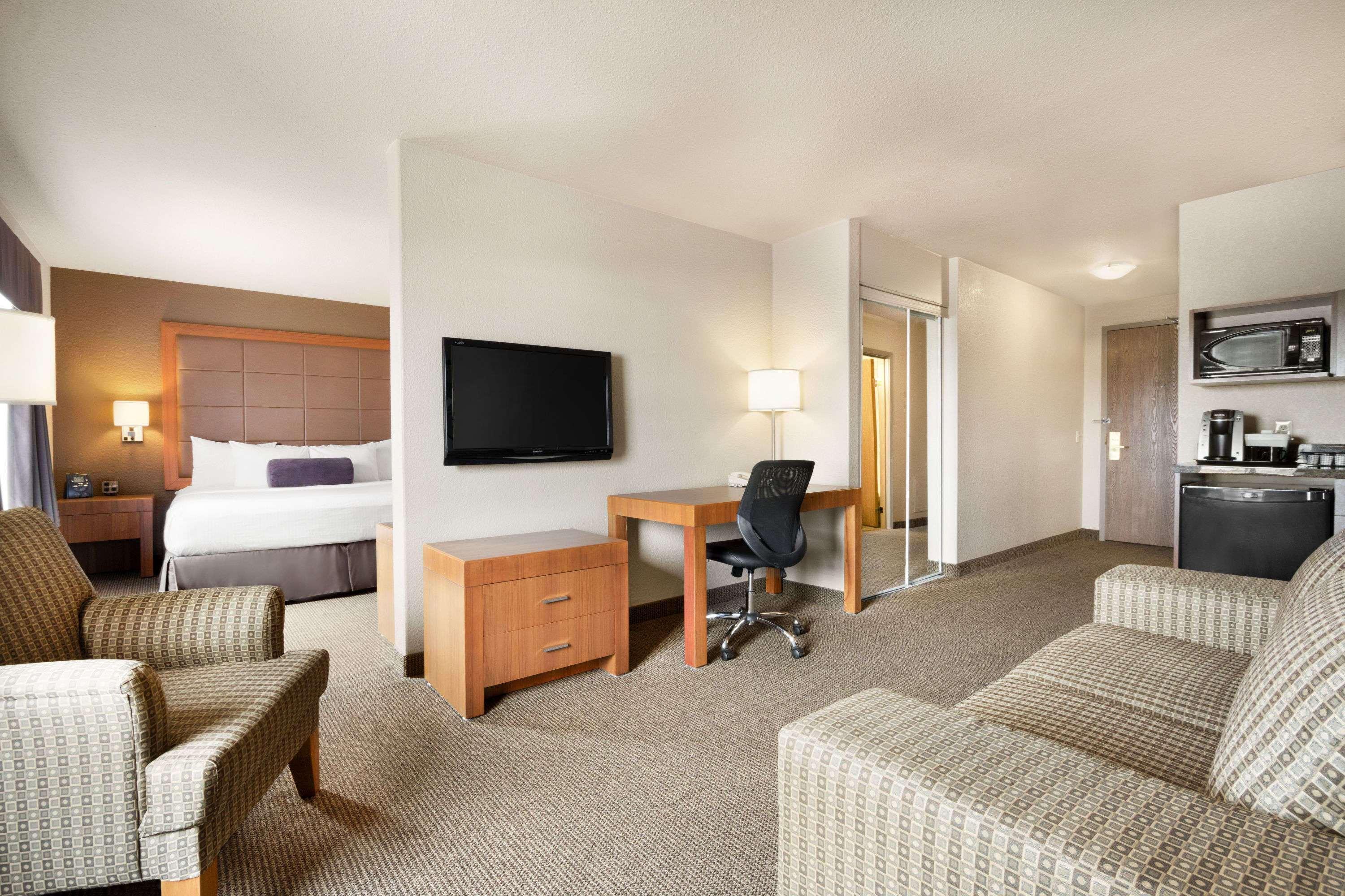 Days By Wyndham Airport Hotel 3*