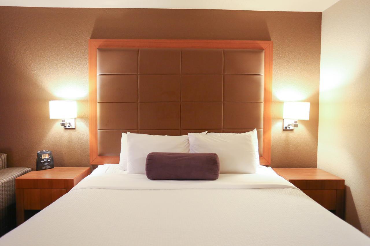 Hotel Days By Wyndham Airport 3*