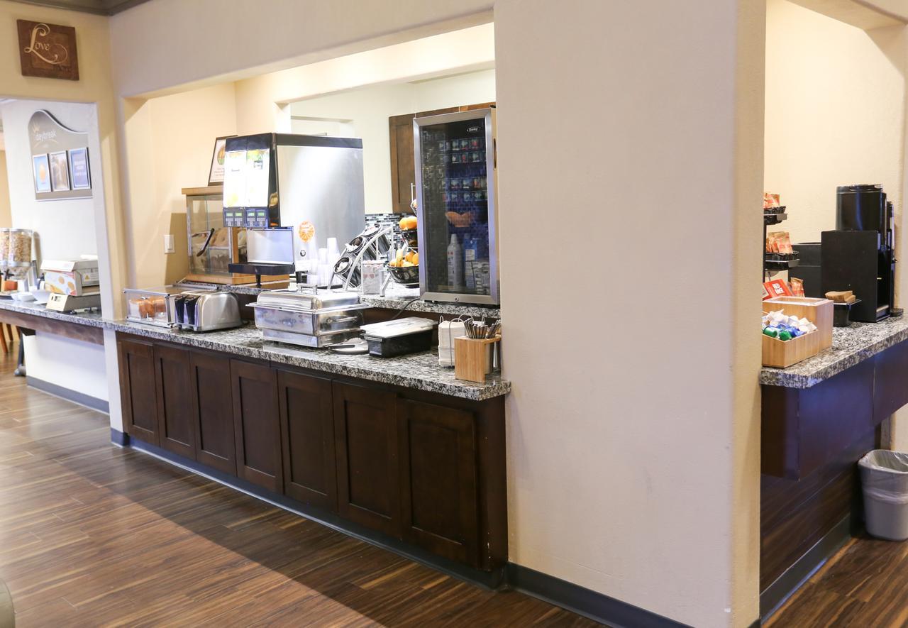 Hotel Days By Wyndham Airport 3*
