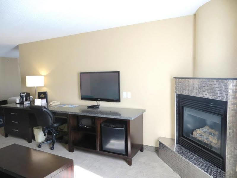 Days By Wyndham Airport Hotel