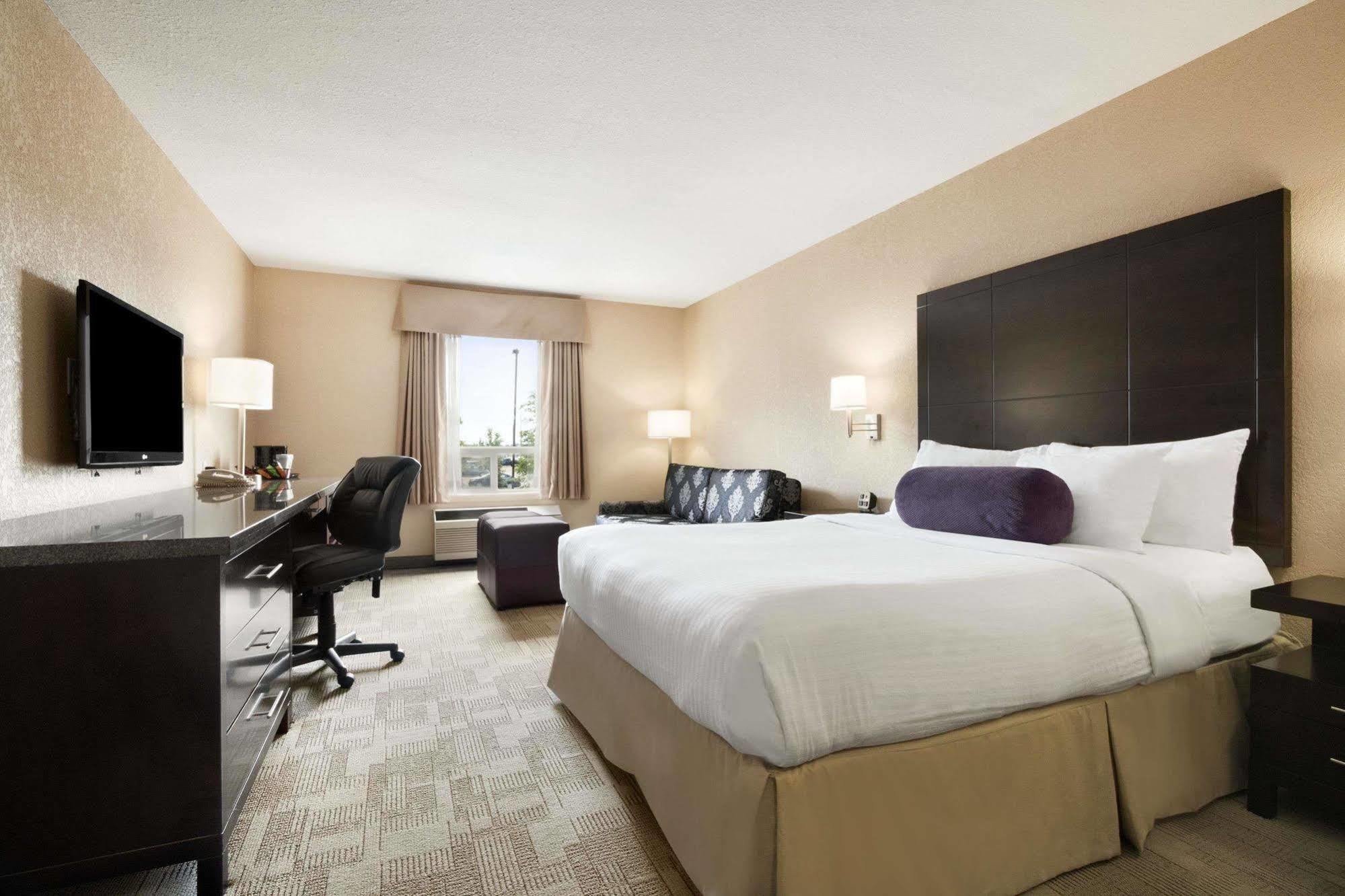 Days By Wyndham Airport 3* Calgary