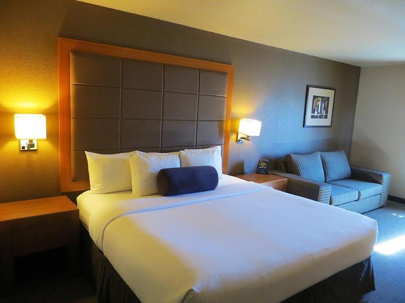 Days By Wyndham Airport 3* Calgary