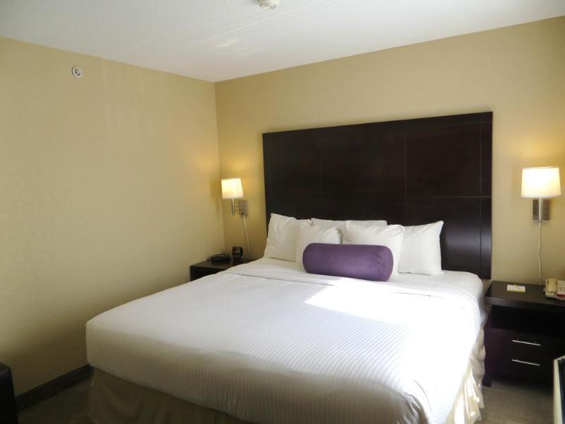 Days By Wyndham Airport Hotel