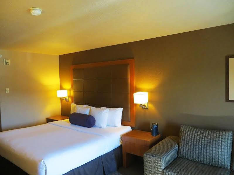 Days By Wyndham Airport 3*