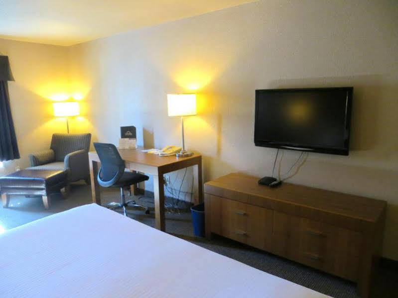 Days By Wyndham Airport Calgary